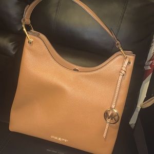 MICHAEL KORS “Joan” tan leather purse 🤎